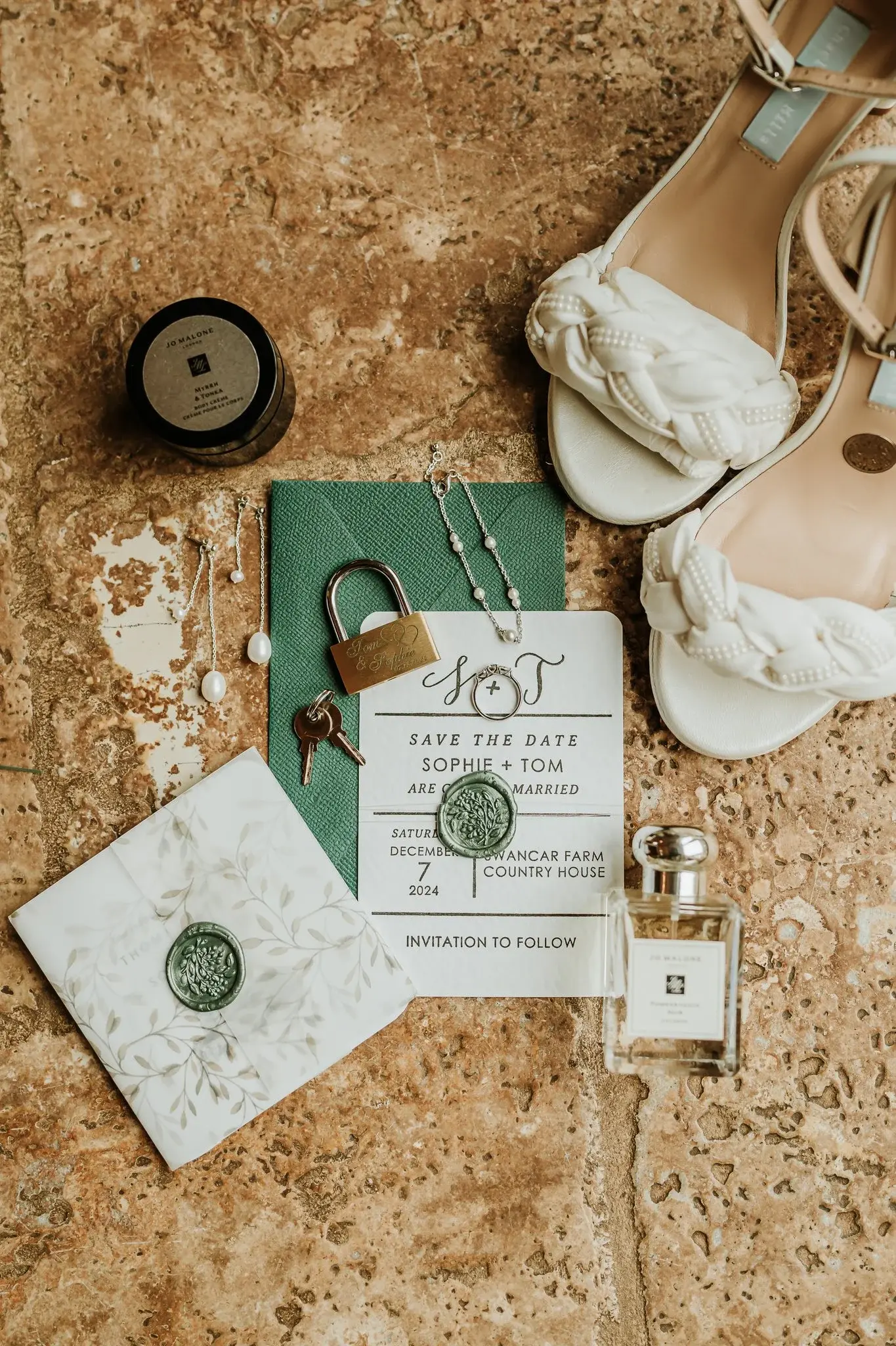 Sophie Tom Sneaks 002